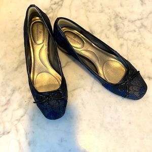 🆕! Navy/Black Bandolino Brocade Shoes - Iridescent Floral; 6-1/2 Block Heel.